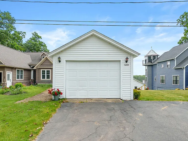 14895 N Barton Lake Dr — Photo 2