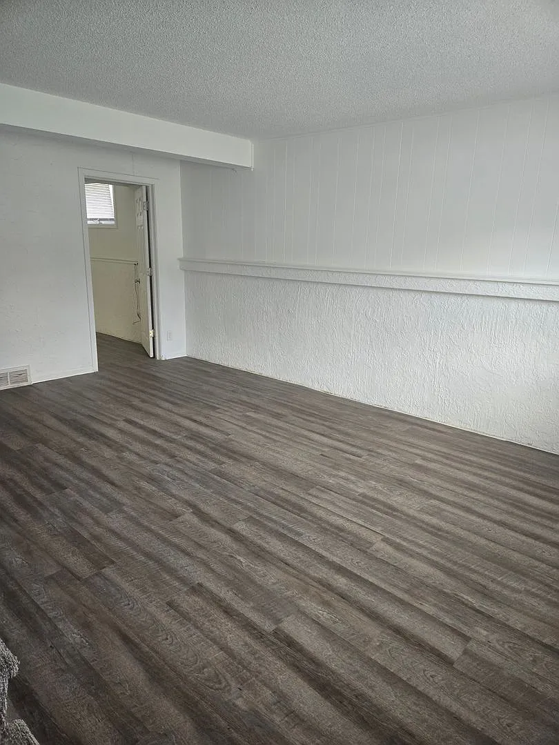 Olathe half duplex 3 Bedroom/2 bath/2 Living areas! — Photo 2