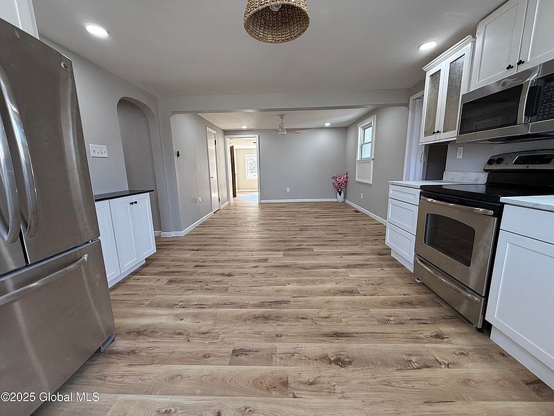 5th image of 305 W Fulton Street