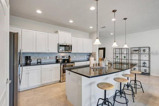 4 bed, 3.5 bath, 2102 sqft, $2,800 — Photo 3
