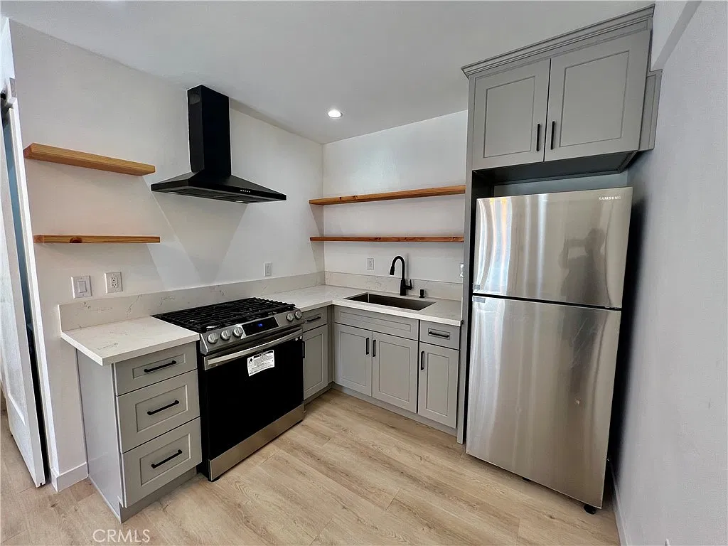 Studio, 360 sqft, $1,950 — Photo 4