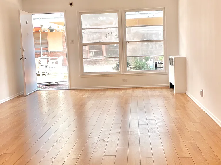 228 S Sycamore Ave #11 — Photo 3