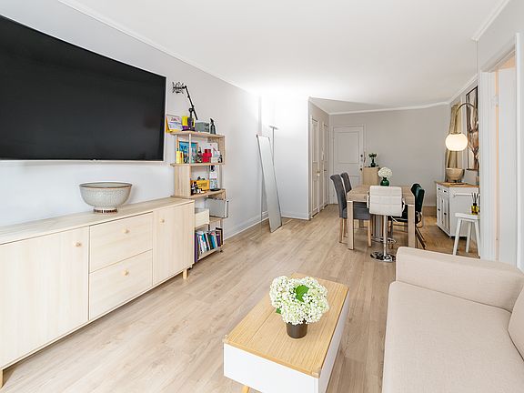 2nd image of 155 E 34th St APT 8J