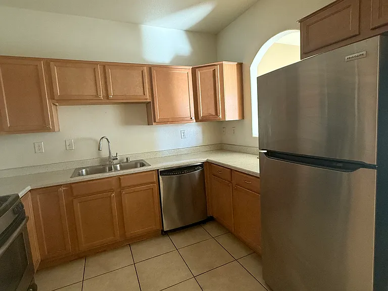 547 Twilight Blue Ave — Photo 3