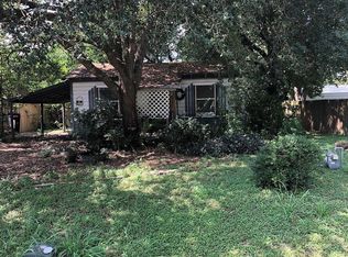 1220 Sam St, El Campo, TX 77437