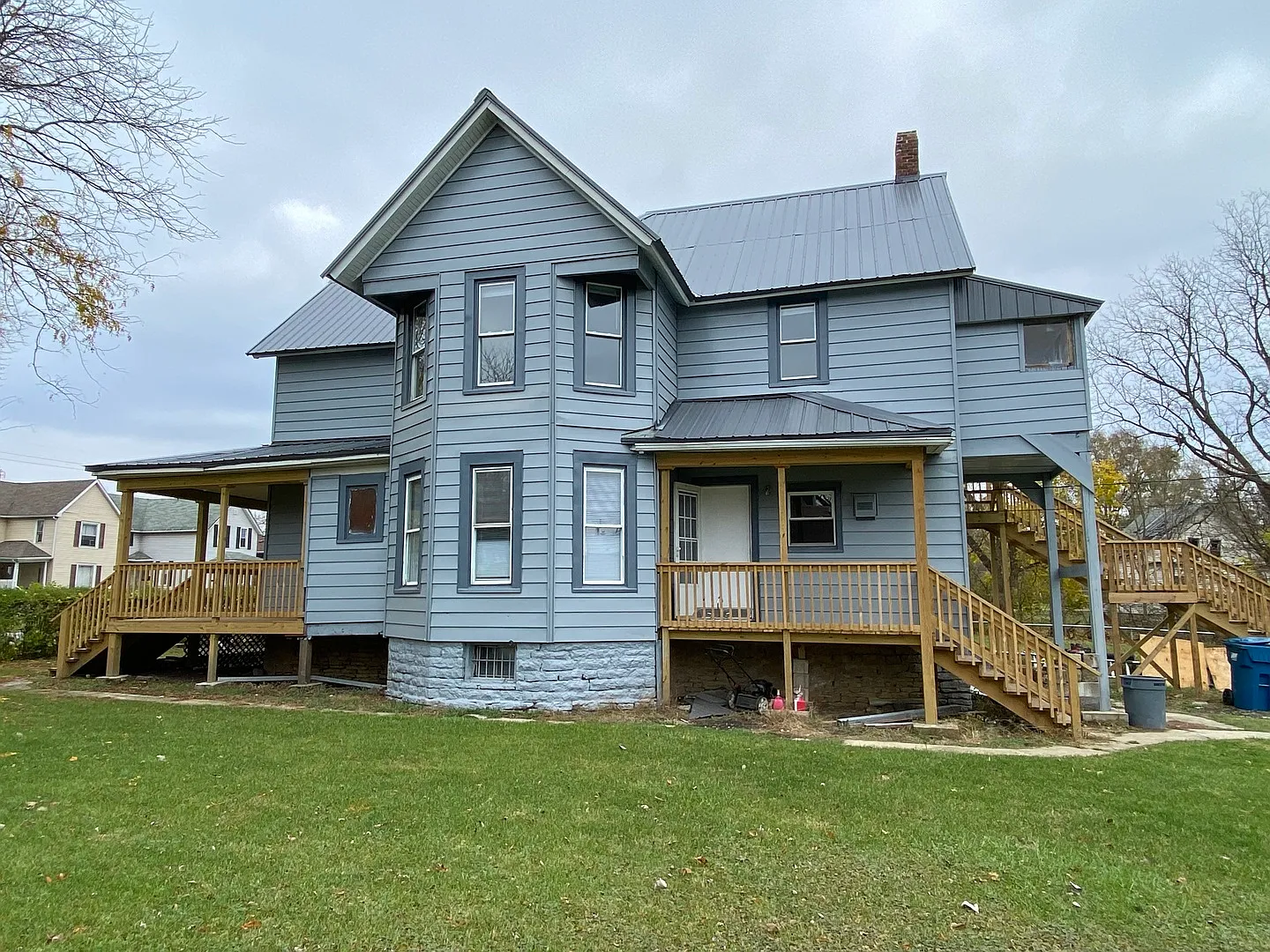 3 bed, 1210 sqft, $1,685 — Photo 1