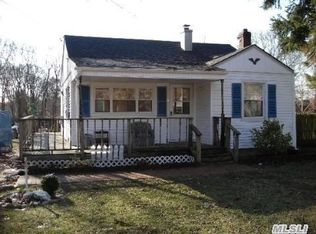 18 Eleanor Ave, Mastic, NY 11950