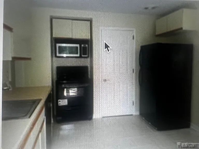 1653 E Maple Rd — Photo 6