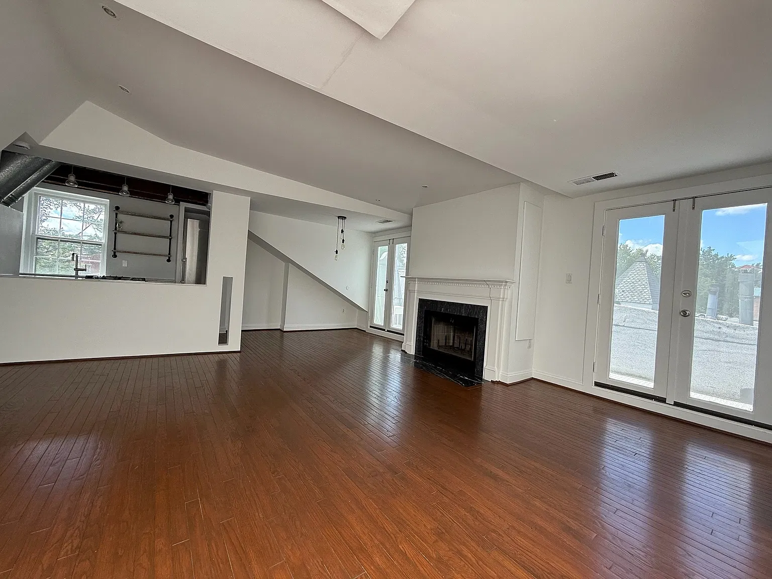 2 bed, 800 sqft, $3,750 — Photo 4