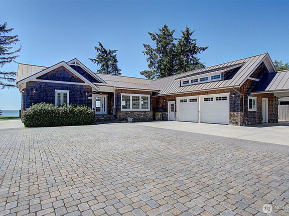 2nd image of 831 Riverview Lane