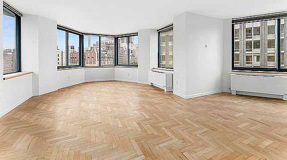 4th image of 201 W 72nd St #14AS