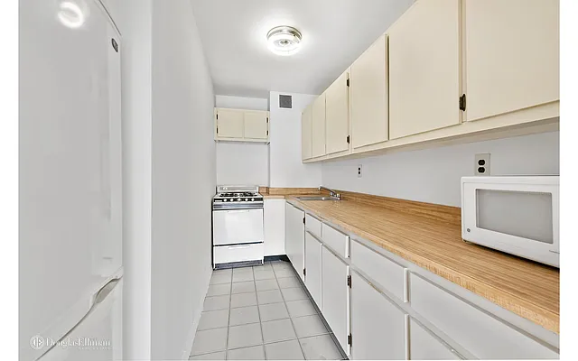 Sold by Douglas Elliman | media 2