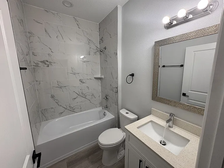 1940 Alan St — Photo 17