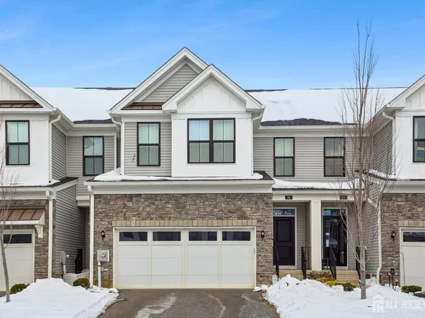 26 Wisteria Ct, Monroe Township, NJ 08831