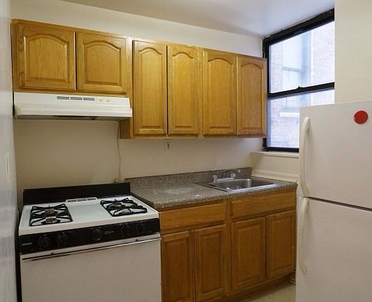3rd image of 164 W 141st St APT 3J