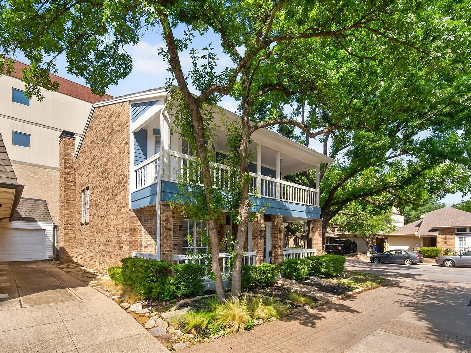 3 bed, 2.5 bath, 2421 sqft, $3,800 — Photo 3