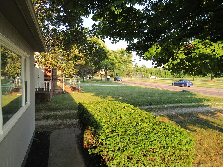 619 Mull Ave — Photo 6