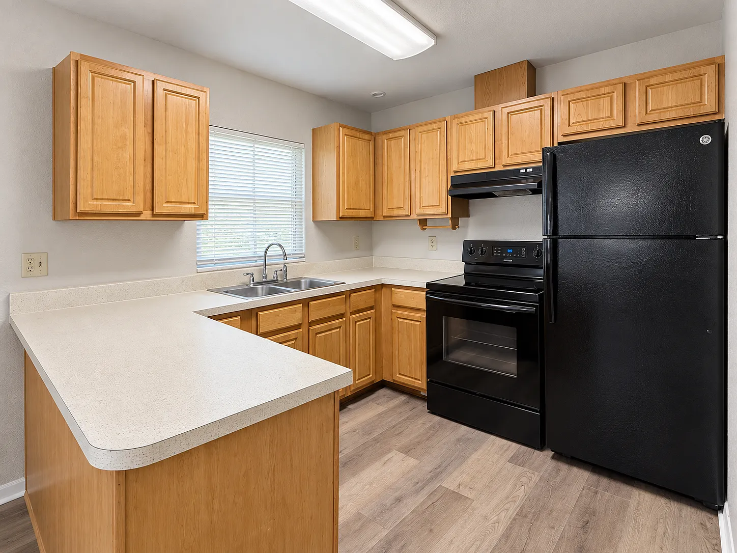 2 bed, 876 sqft, $1,695 — Photo 2