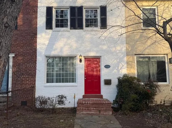 3765 Mark Dr, Alexandria, VA 22305