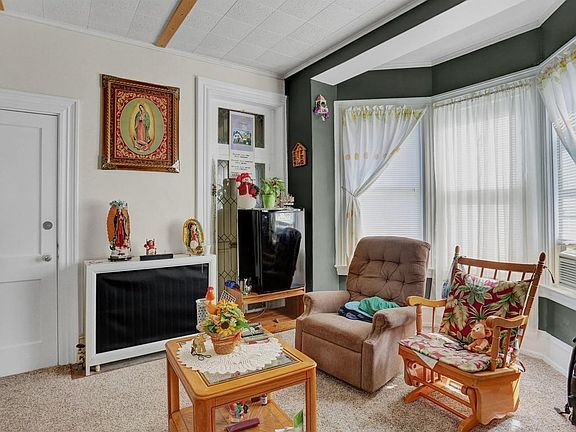 Apt 1: 2 Beds, $850monthly