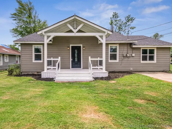 705 E 9th St, Claremore, OK 74017
