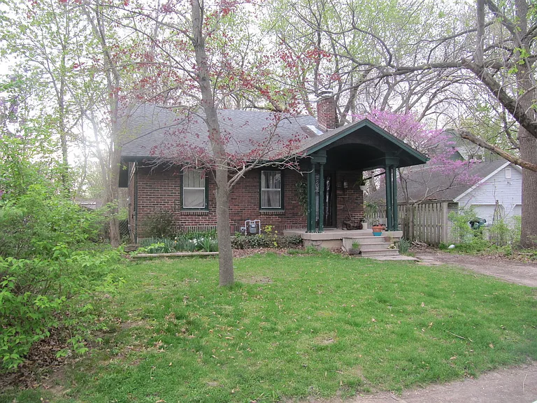 8 N Glenwood Ave — Photo 1