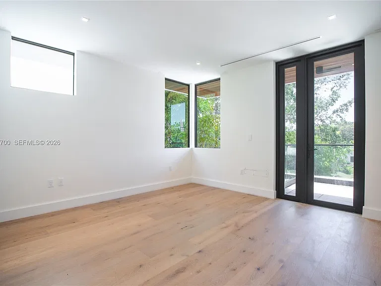 345 W 46th St — Photo 31