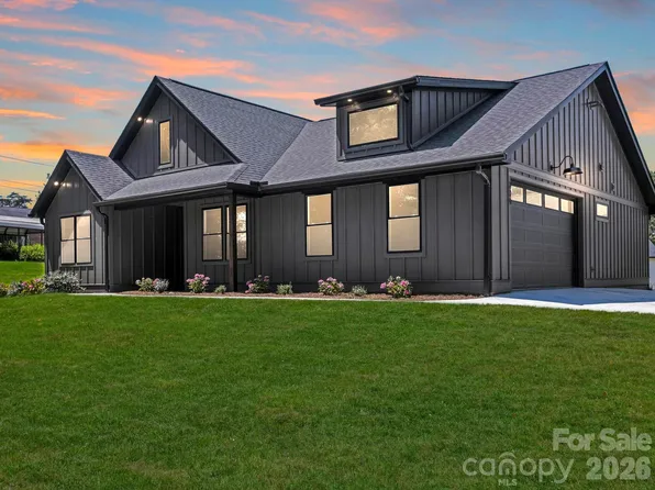 229 Asbury Rd, Candler, NC 28715