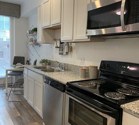 3rd image of 1130 Avenue Of The Oaks #511N