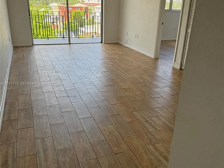 444 SW 4th St #402 — Photo 2