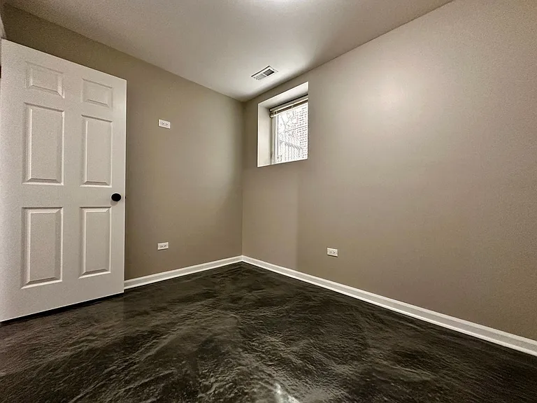 Amazing 4-bed Duplex by UIC — Photo 30