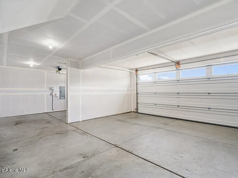 3921 N Lynn St — Photo 24