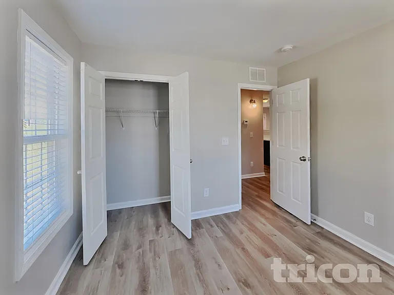 2410 King Malcolm Ln — Photo 10