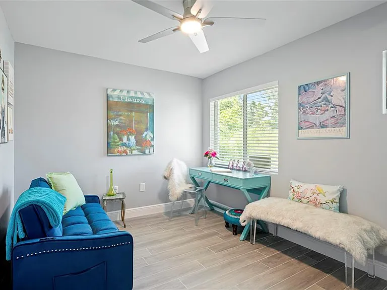 2098 Como St — Photo 24