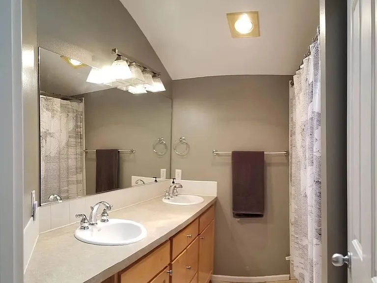 4454 Woodland Park Ave N — Photo 10