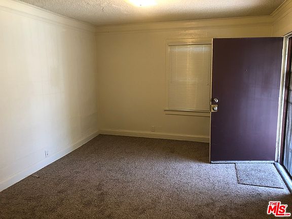 3rd image of 709 W 54th St