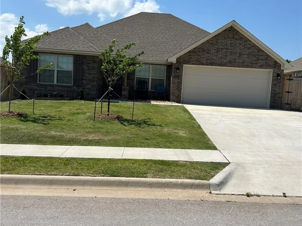 1017 Vista St, Gentry, AR 72734