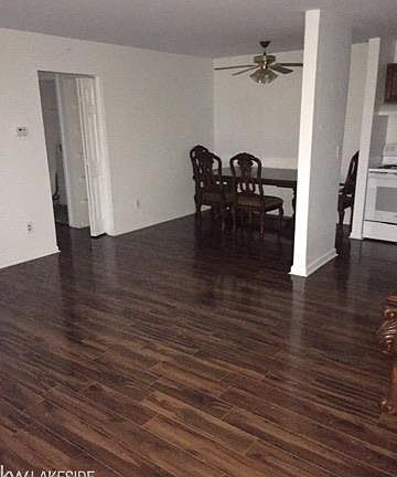 3rd image of 810 Sunset Ln