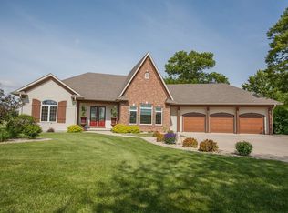 4966 Prairieburg Rd, Anamosa, IA 52205