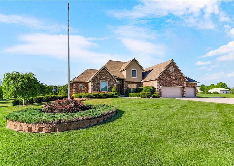 1st image of 24406 Woodland Cir