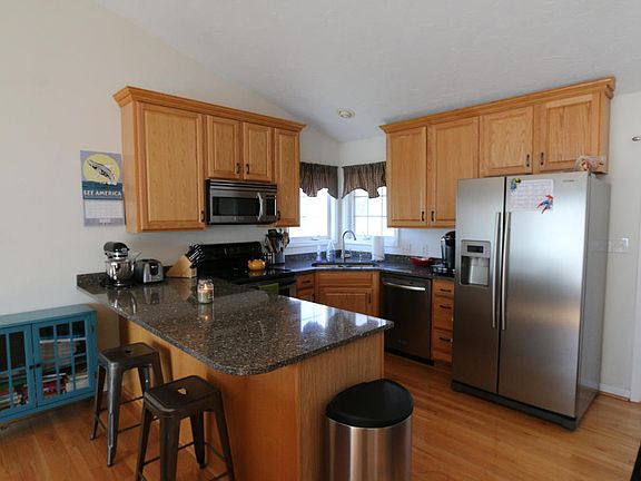 2nd image of 2515 Fountain Ln