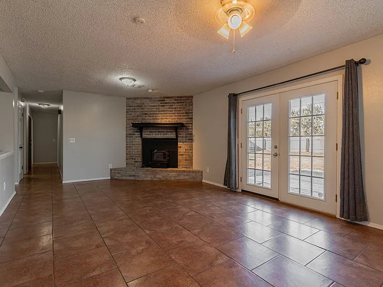 821 Peregrine Dr — Photo 23