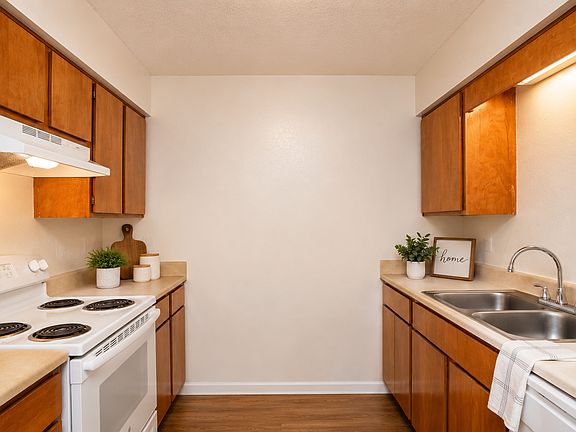 2nd image of 2901 S Brahma Blvd #I3