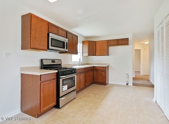 5th image of 1566 Highland Ave