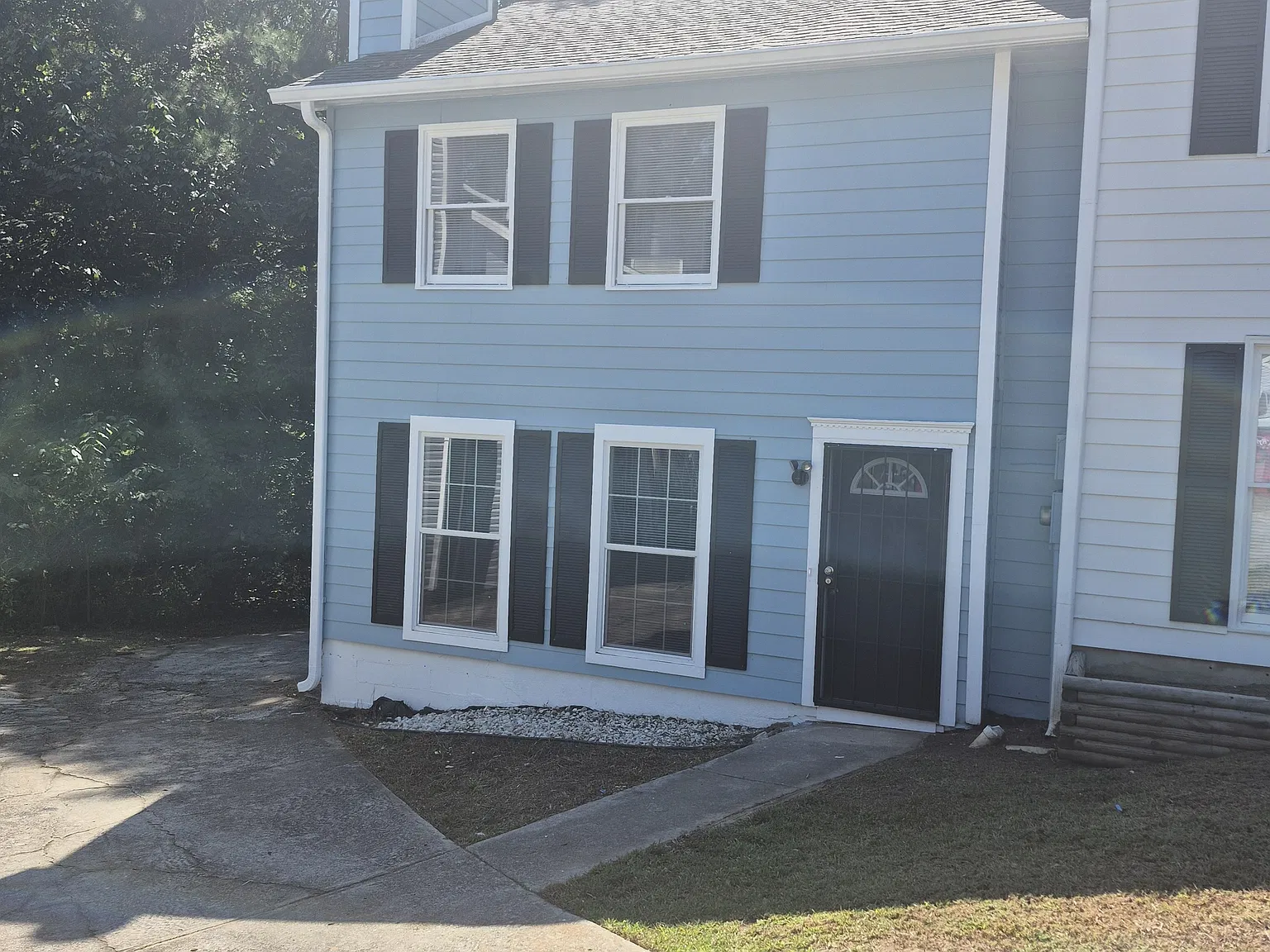2 bed, 1.5 bath, 1136 sqft, $1,380 — Photo 1