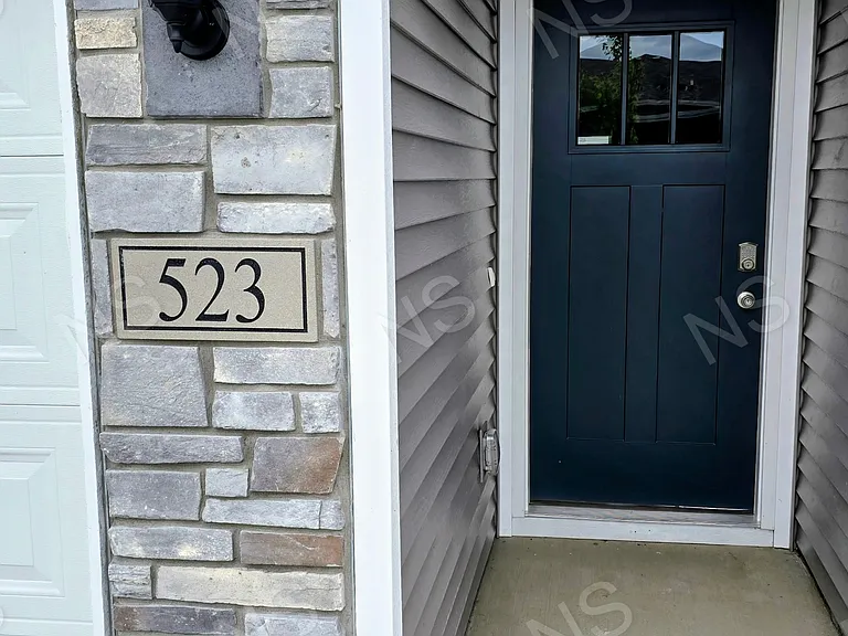 523 Kinley Dr — Photo 5