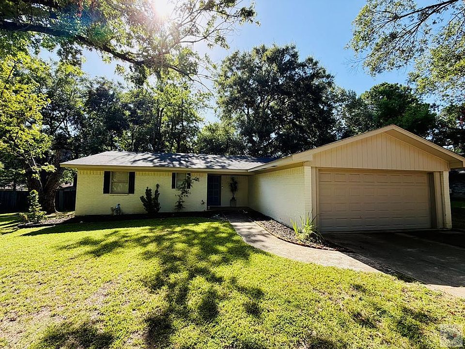 1st image of 104 S Park Dr
