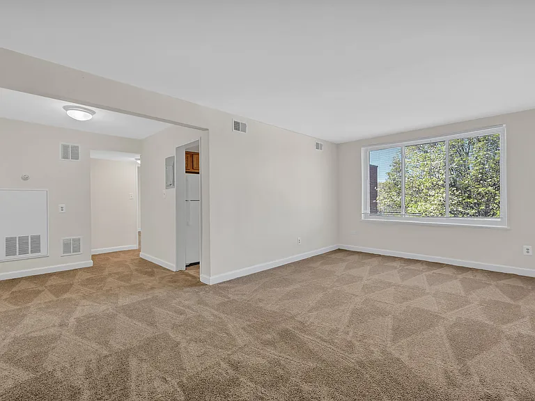 Friendship Courts Apartments — Photo 10