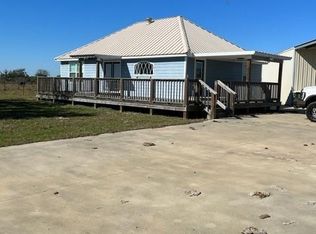 104 Rodriguez Ln, Seadrift, TX 77983