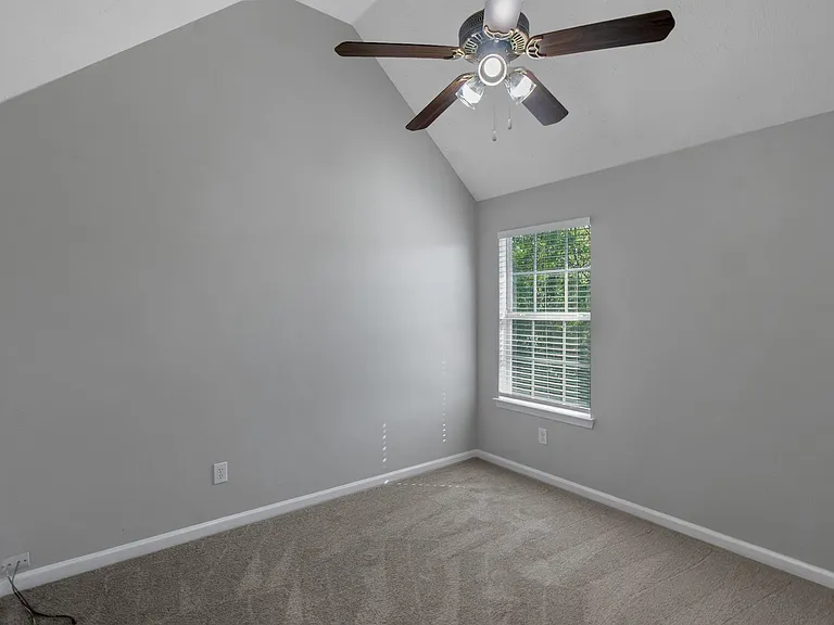 240 Dairyland Dr — Photo 27